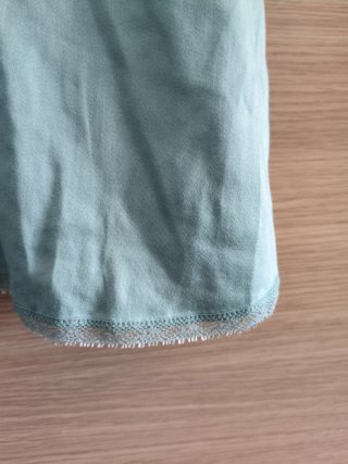 Camisa tirantes Stradivarius verde. Con etiqueta