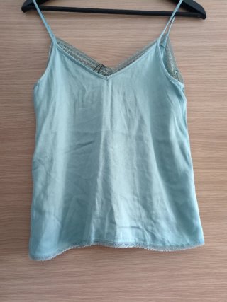 Camisa tirantes Stradivarius verde. Con etiqueta
