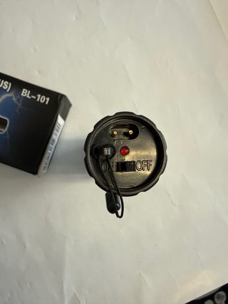 Linterna Táctica Multifunción BL-101 con Luz LED P