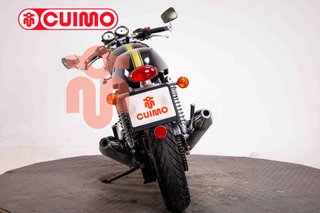 TRIUMPH THRUXTON 900