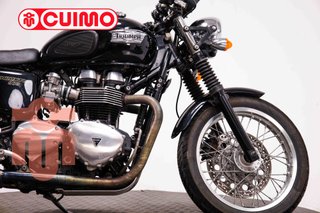 TRIUMPH THRUXTON 900
