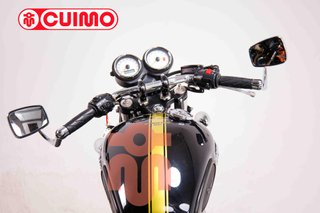 TRIUMPH THRUXTON 900
