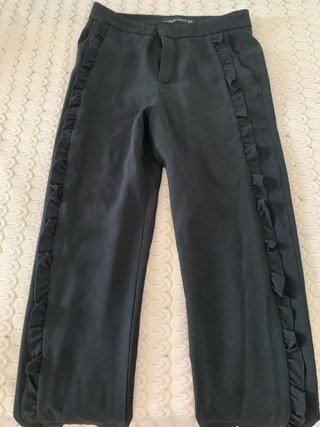 Pantalón Zara Woman  negro con volantes