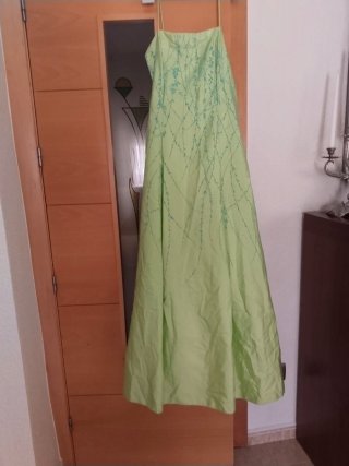 Vestido de fiesta verde con bordado