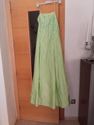 Vestido de fiesta verde con bordado
