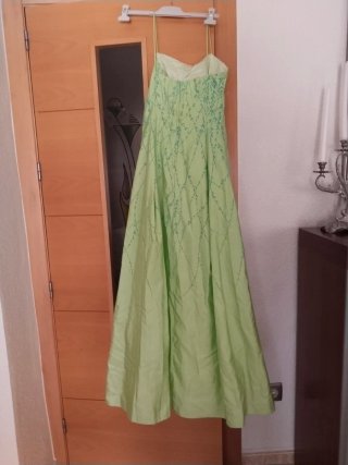 Vestido de fiesta verde con bordado