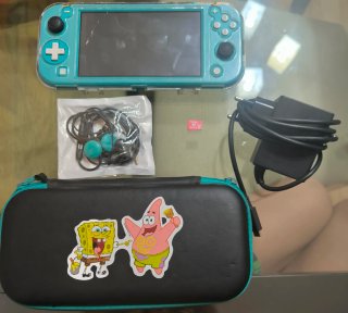 Nintendo Switch Lite Verde con Accesorios