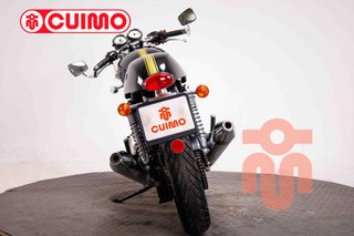 TRIUMPH THRUXTON 900