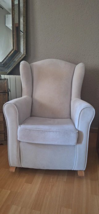 Sillón de lactancia mecedora gris perla