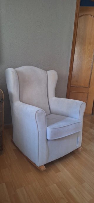 Sillón de lactancia mecedora gris perla