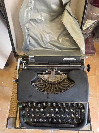 Máquina de escribir Patria antigua