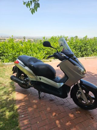 Yamaha Xmax 250