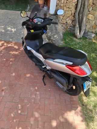 Yamaha Xmax 250