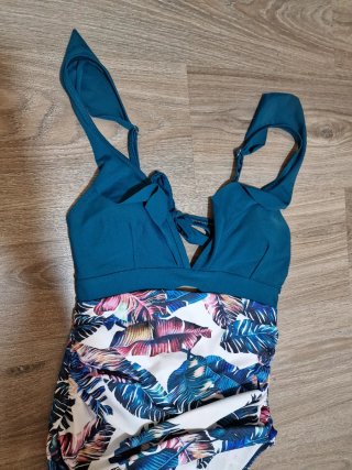 Precioso bañador estampado tropical