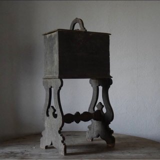 Portacandele antico in legno