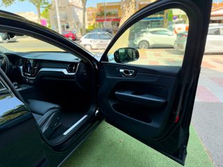 Volvo XC60 2.0 B4 G Plus Dark Auto