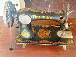 Máquina de coser Naumann antigua  Funciona