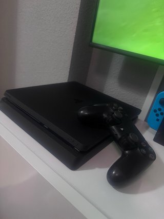 PS4 Slim 1TB + fifa , gta v y Cascos