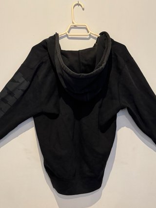 Sudadera Nike con cremallera y logo