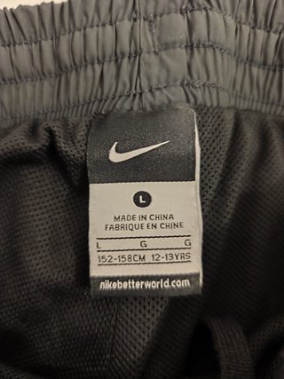 Pantalón corto Nike gris