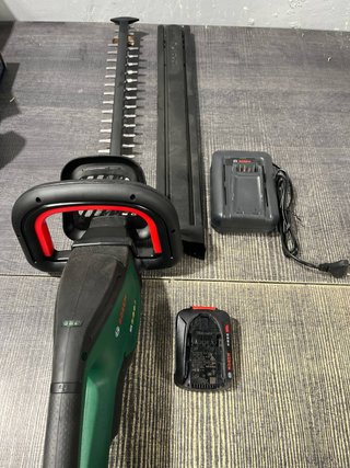Cortasetos inalámbrico Bosch UniversalHedgeCut 18V