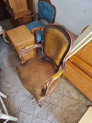 Sillas de madera y metal
