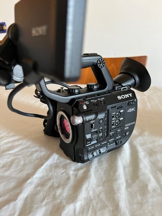 Sony FS5 videocamera 3 batterie + caricatore