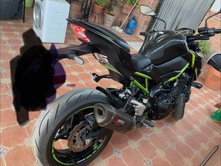 Kawasaki Z900 Negra y Verde