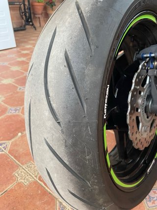 Kawasaki Z900 Negra y Verde