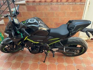 Kawasaki Z900 Negra y Verde