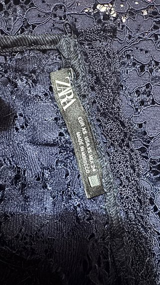 Blusa Zara de encaje azul marino  Elegante