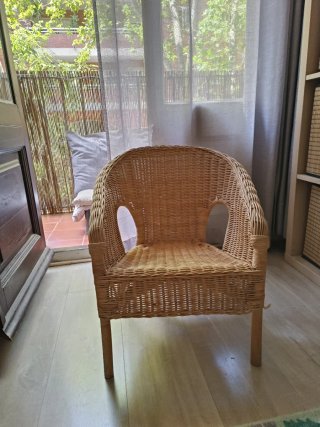 Sillón pequeño de mimbre