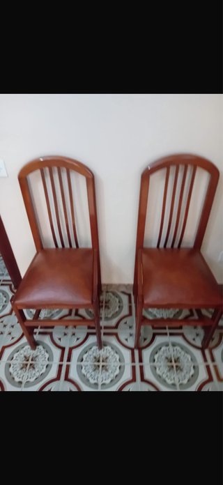 4 Sillas de Comedor Madera y piel  nuevas
