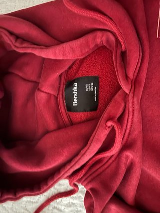 Sudadera Bershka Roja con Diseño