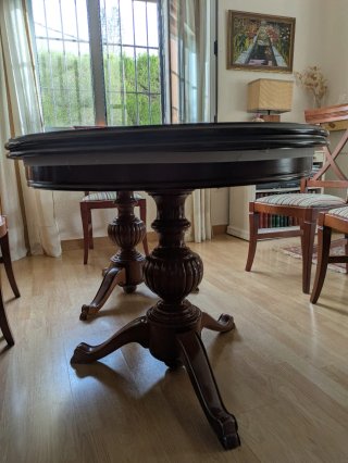 Mesa de comedor ovalada de madera. Extensible.