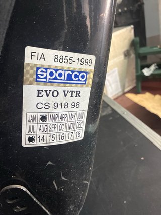 Baquet Sparco EVO caducado.