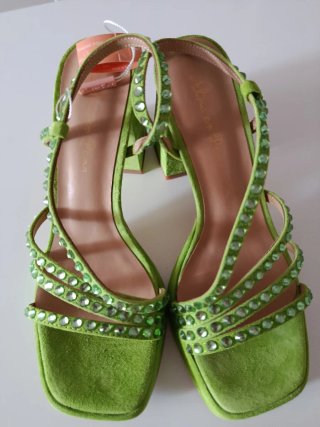 Sandalias tacón verde con pedrería