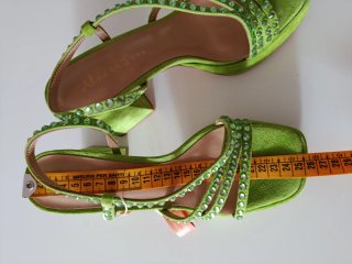 Sandalias tacón verde con pedrería