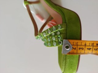 Sandalias tacón verde con pedrería