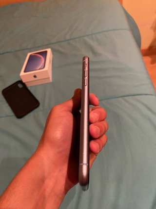 iPhone XR 128GB Azul con Caja y 2 Fundas