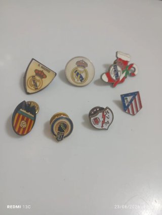 Lote 25 pins de fútbol (Ver fotos del anuncio)
