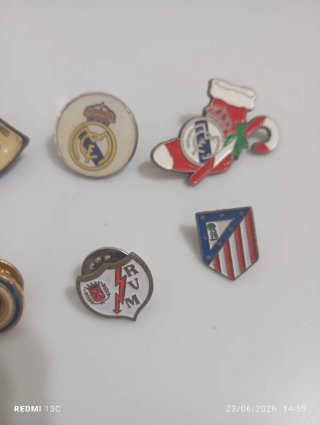 Lote 25 pins de fútbol (Ver fotos del anuncio)