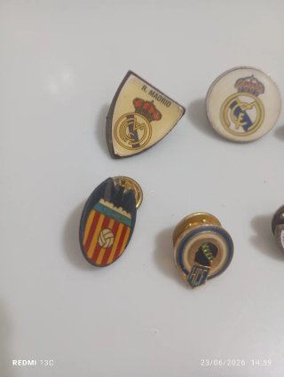 Lote 25 pins de fútbol (Ver fotos del anuncio)