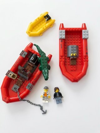 Lote LEGO City Ladrones: 2 Lanchas, Bote y Figuras
