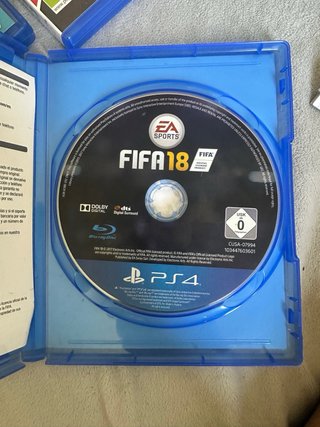 Pacchetto 3 Giochi PS4: FIFA 18, FIFA 19, PES 2020