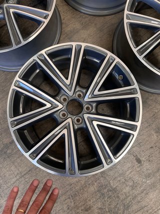Llantas Audi originales  17 Pulgadas 82A601025E
