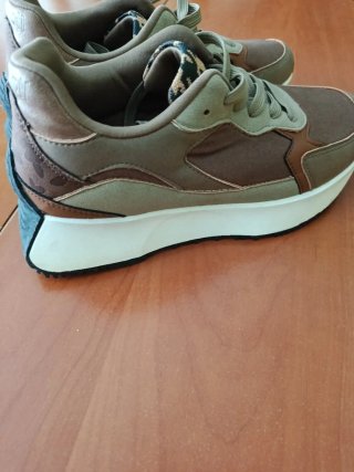 Zapatillas mujer beige y marrón