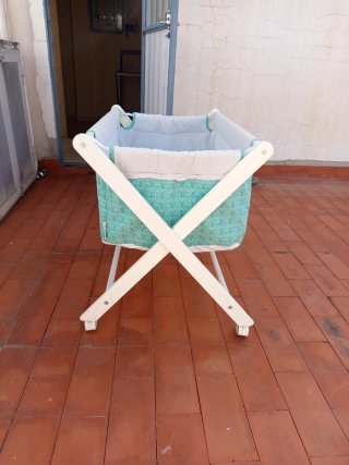 Minicuna con ruedas