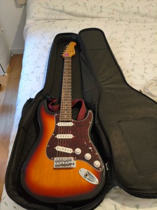 Guitarra Stratocaster Vintage Sunburst
