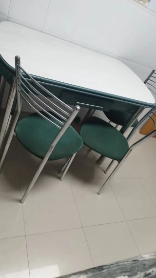Mesa cocina extensible y 4 sillas